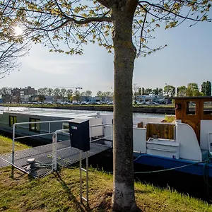 Bateau-hôtel Houseboat Jana - With Sauna And Terrace, Bruges